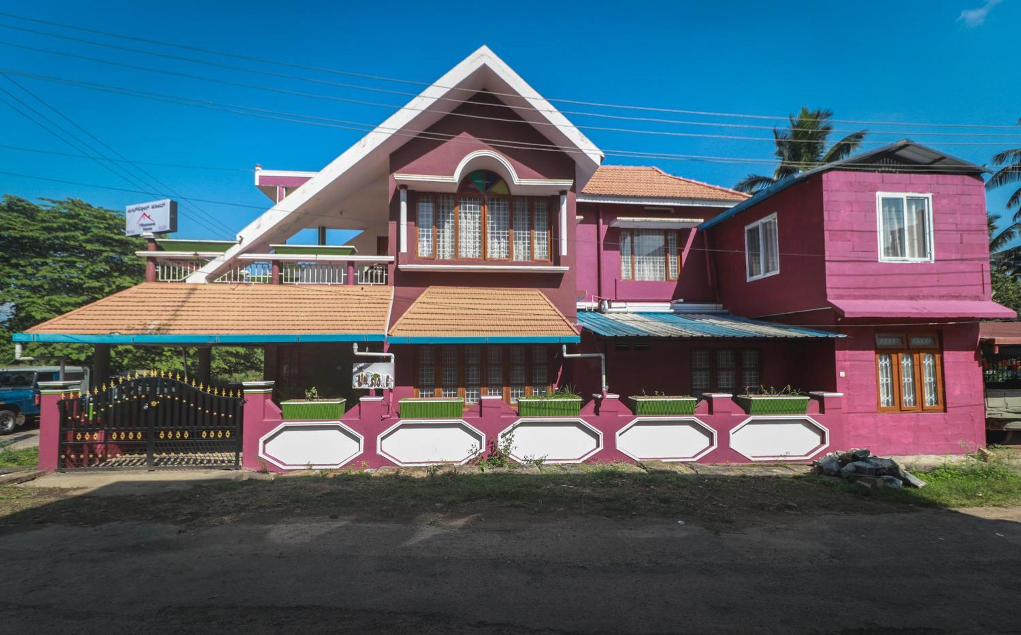 Homestay Flintstone Kushalnagar