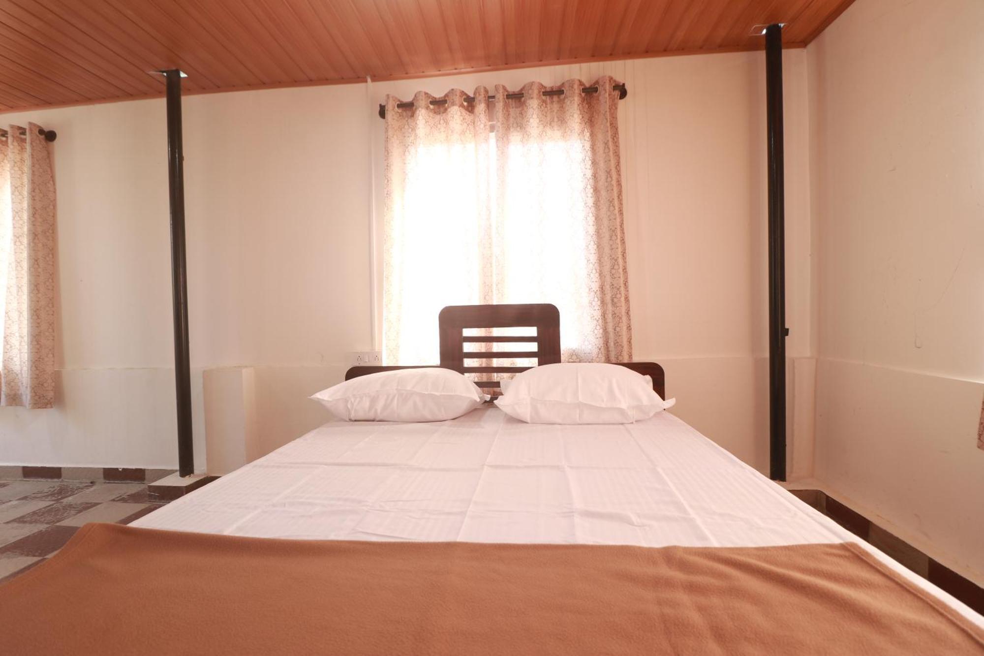 Flintstone Homestay *