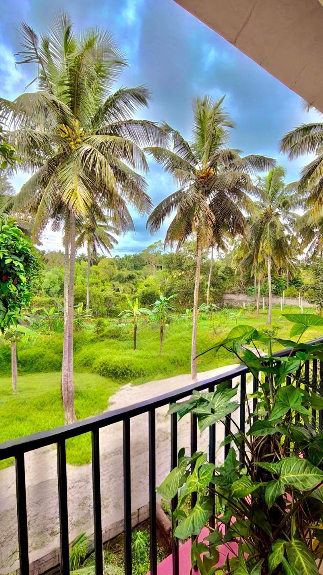 Homestay Flintstone Kushalnagar