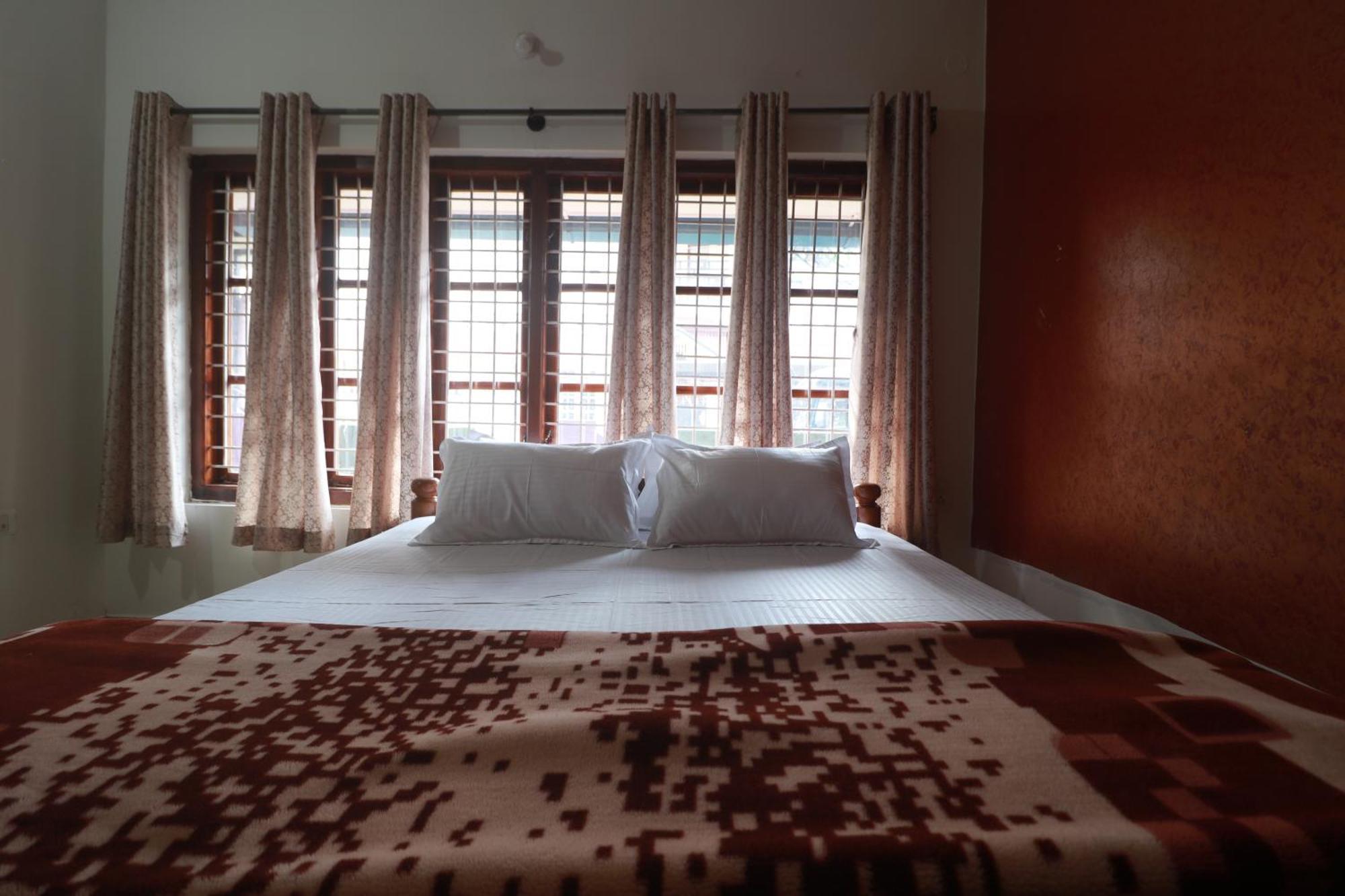 Homestay Flintstone *